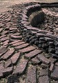 Tourbe coupée en briquette pour le chauffage. Tourbe en briquettes. Iles Shetland. Hémisphère nord. 