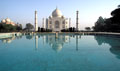La hauteur totale de l'édifice mesure 73 mètres. Taj Mahal, Uttar Pradesh, Inde. 